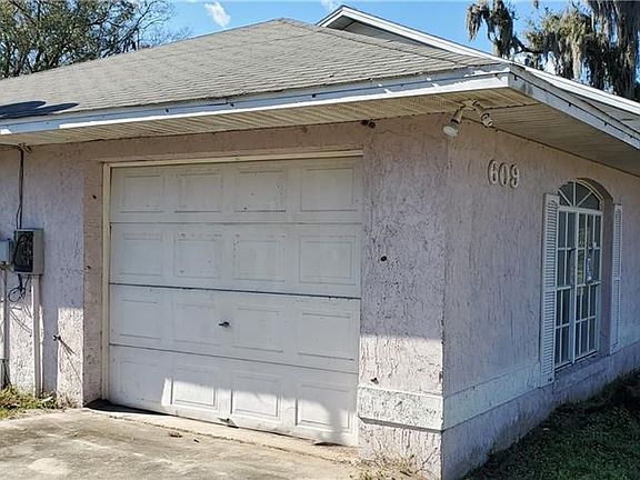3rd image of 609 Coronet St