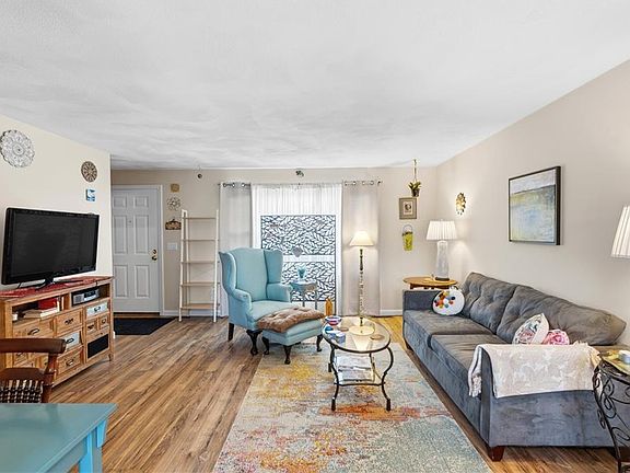 5th image of 47 Howard Ave