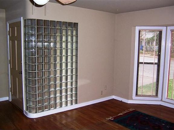 5th image of 106 Gardens Ave