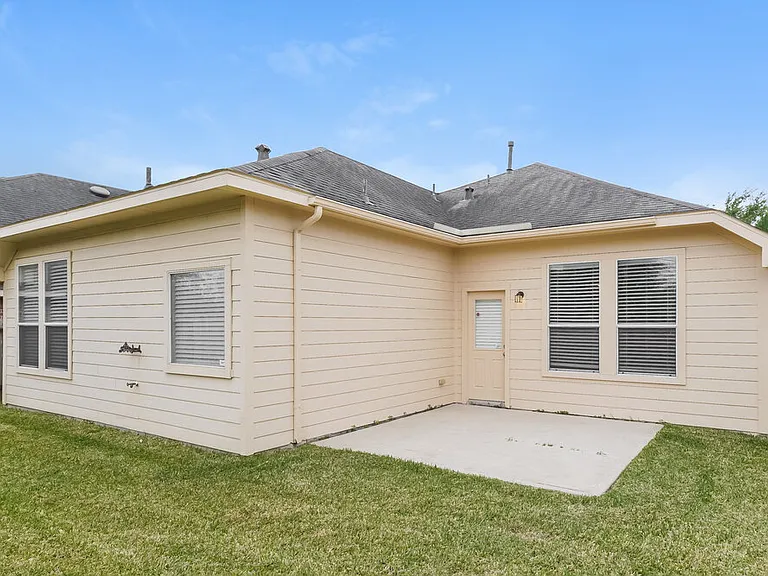 8011 Thorncroft Manor Ln — Photo 19