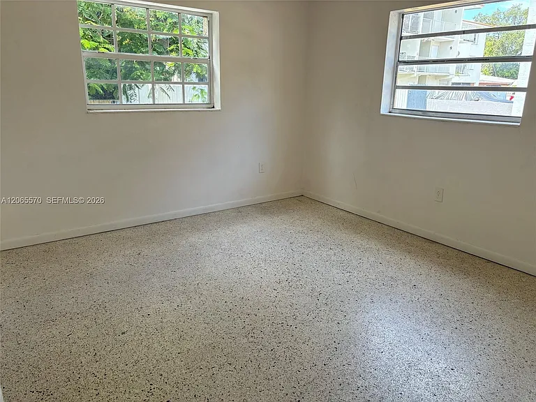 1838 SW 4th St #3 — Photo 4