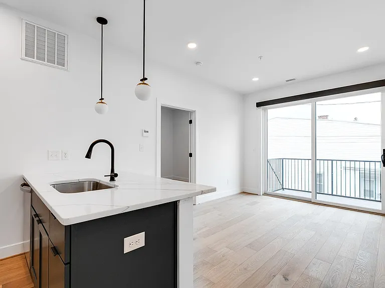 3308 E Marshall St — Photo 21