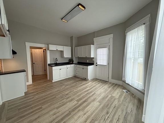 4th image of 631 S 6th St