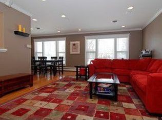 1373 Sherwood Rd, Highland Park, IL 60035