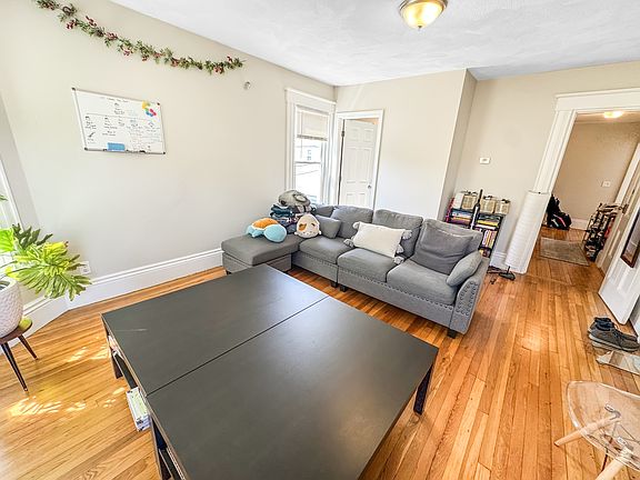 5th image of 107 Columbia St #2