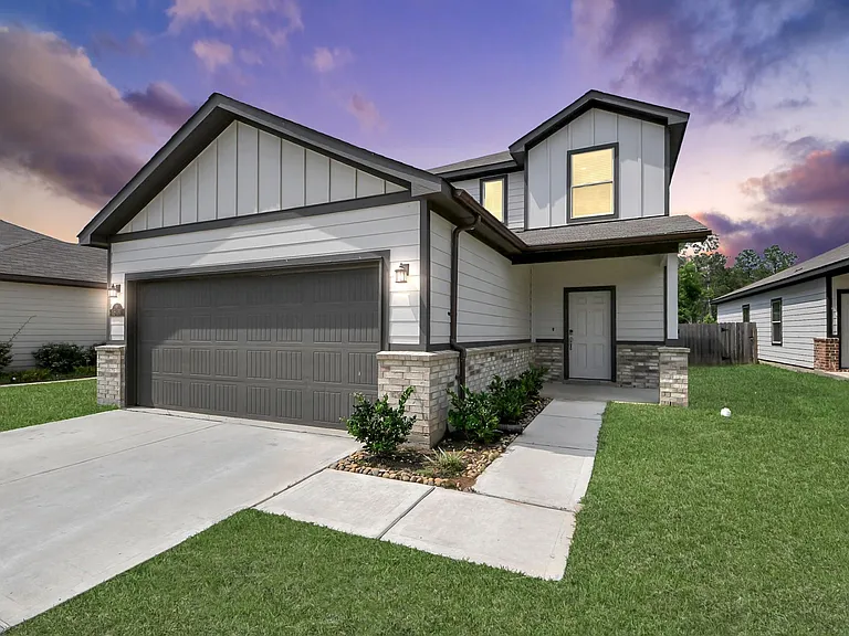 16489 Moss Ln — Photo 1