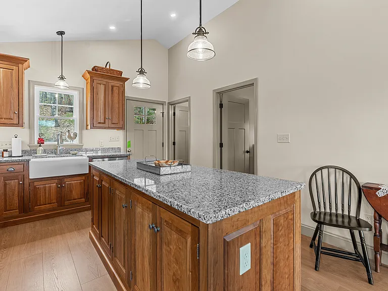 1296 W Shore Dr — Photo 5