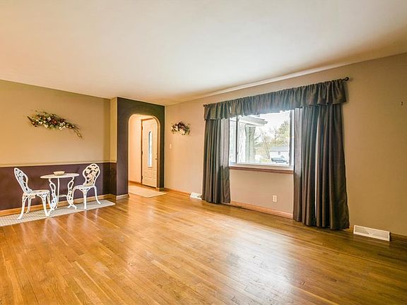 4th image of 8387 Waters Dr
