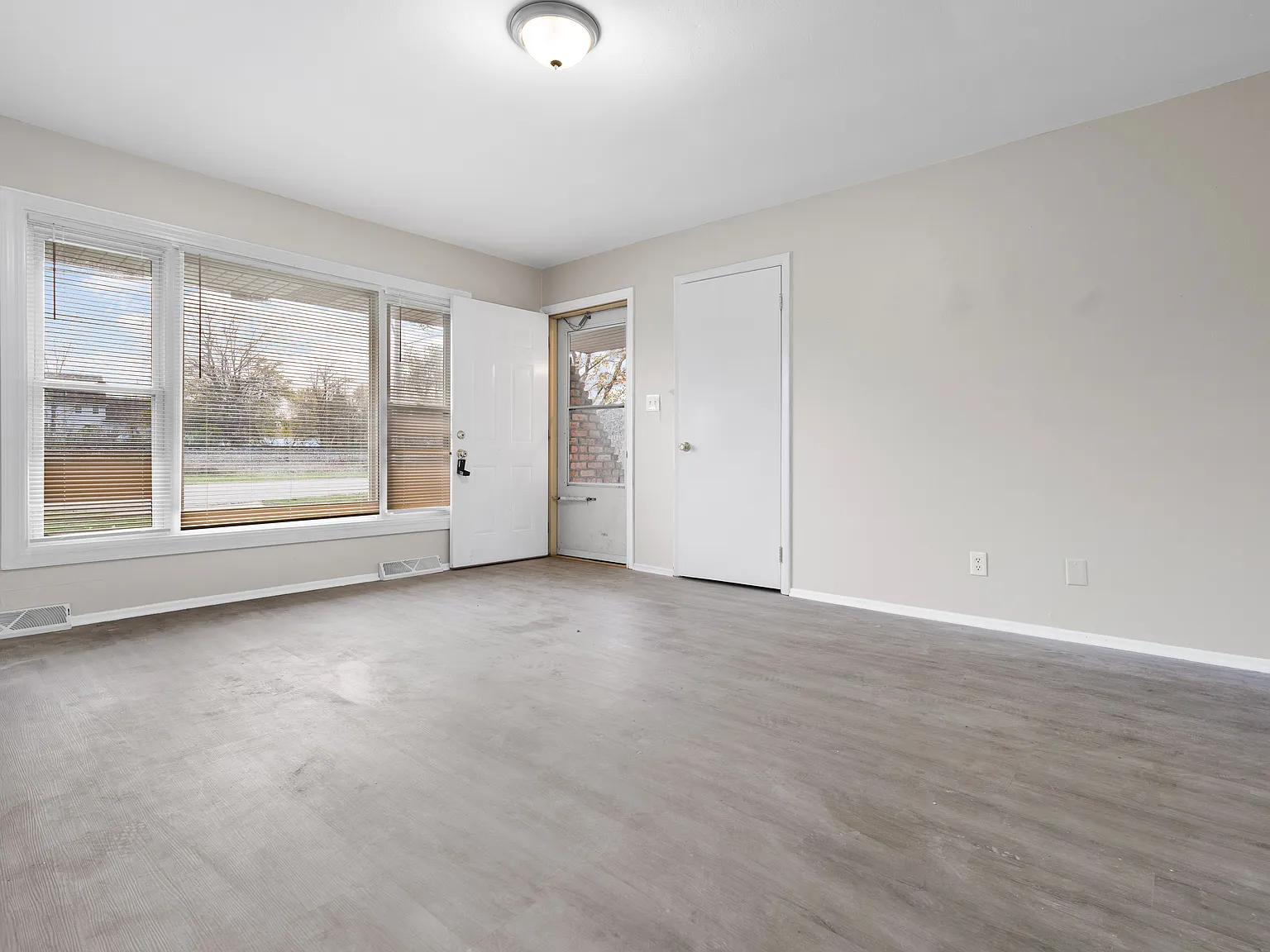 2 bed, 1000 sqft, $1,345 — Photo 1
