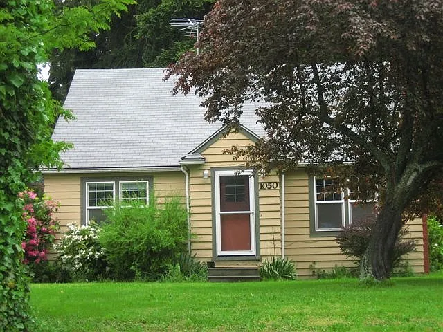 1050 S 140th St photo 1