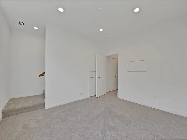 2420 Hugo St #3 — Photo 60