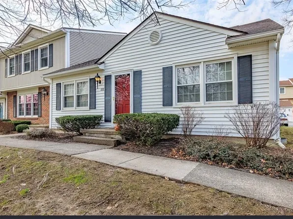 188 New Wickham Dr, Penfield, NY 14526