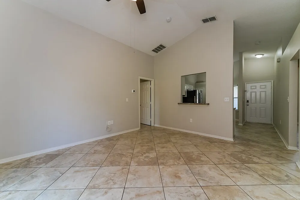 3 bed, 2.0 bath, 1207 sqft, $1,960 — Photo 4