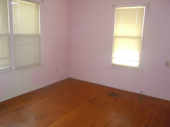 3rd image of 1519 Koberlin St