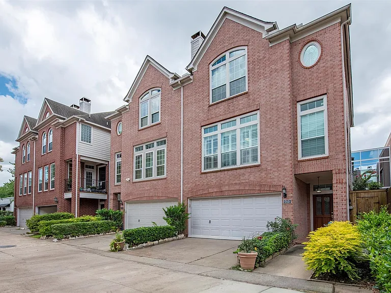 34 Waugh Dr #D — Photo 1