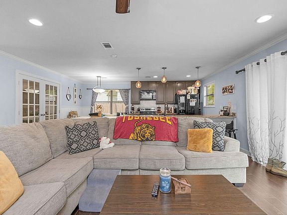 4th image of 326 Goldenrod Ct