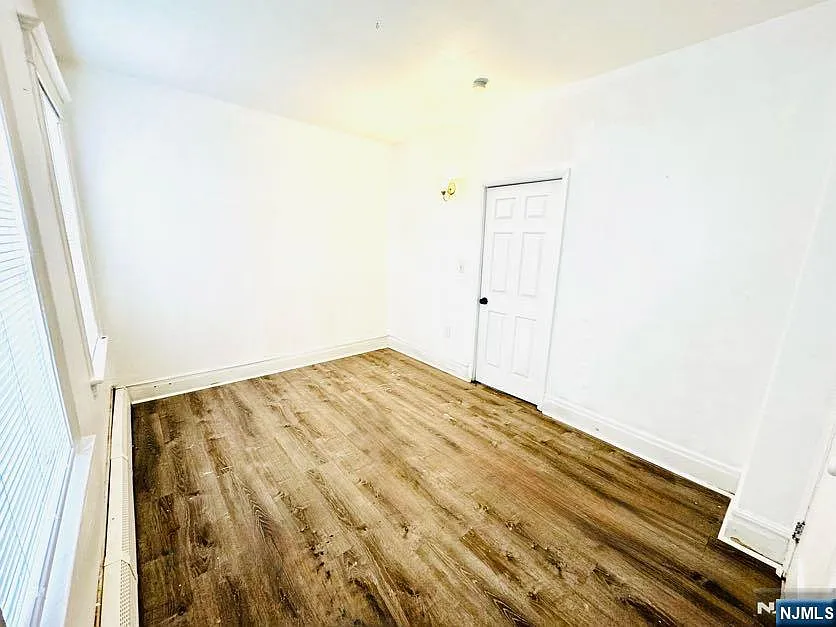 3 bed, 1.0 bath, $2,650 — Photo 4