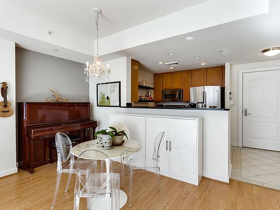 5th image of 1000 N Randolph St APT 502