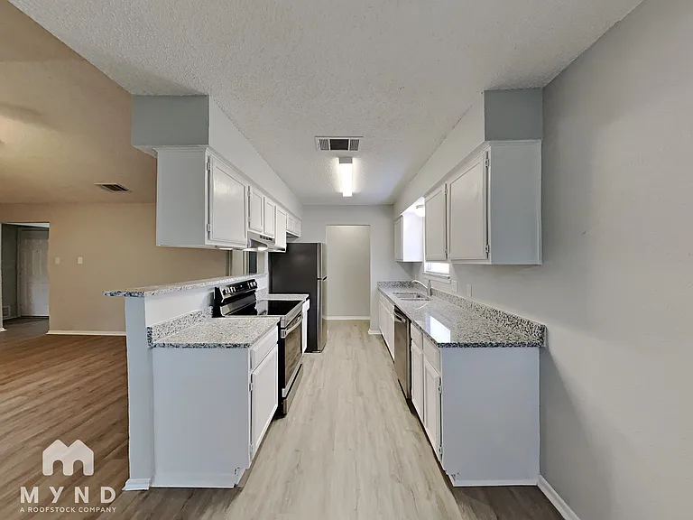 717 Timberoaks Dr — Photo 5