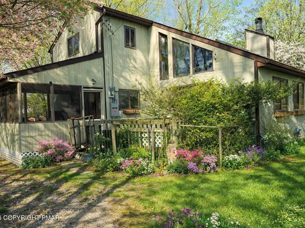 1119 Cranberry Dr, Bushkill, PA 18324