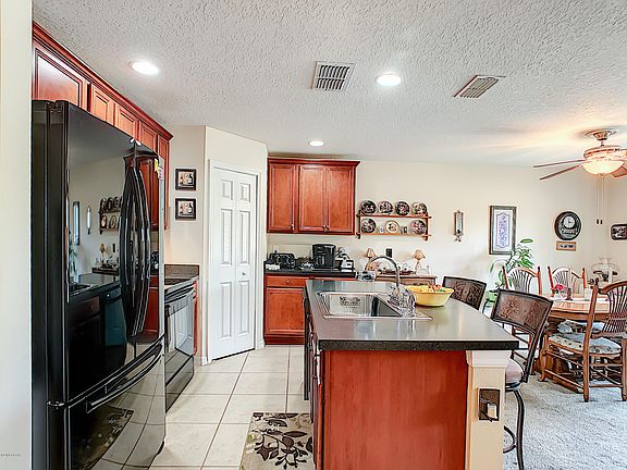 3rd image of 180 Tarracina Way