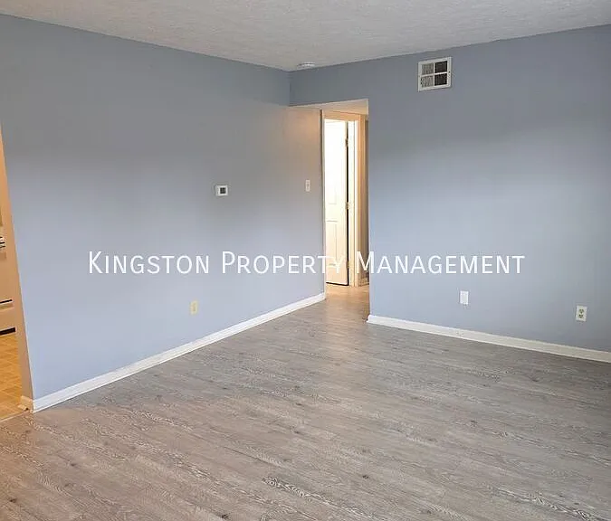 100 Summit Dr #10 — Photo 5