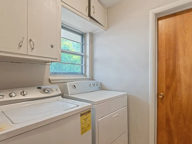 476 N Oliver Ave — Photo 9