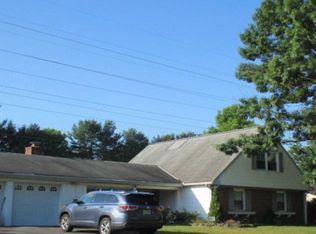 45 Country Club Rd, Willingboro, NJ 08046