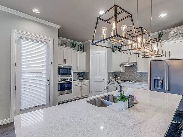 4211 Peach Blossom Dr — Photo 3
