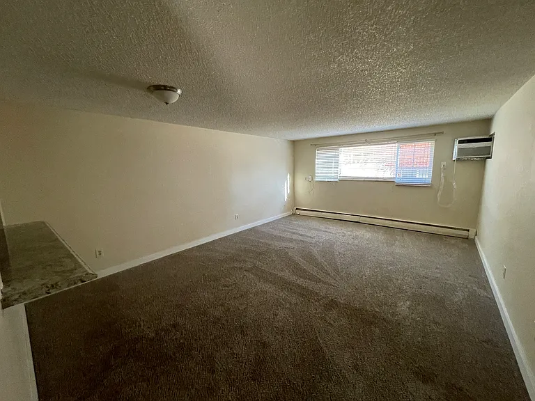 1937 Warren Ave #102 — Photo 7