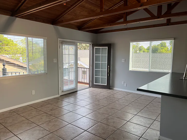 360 N Termino Ave — Photo 9
