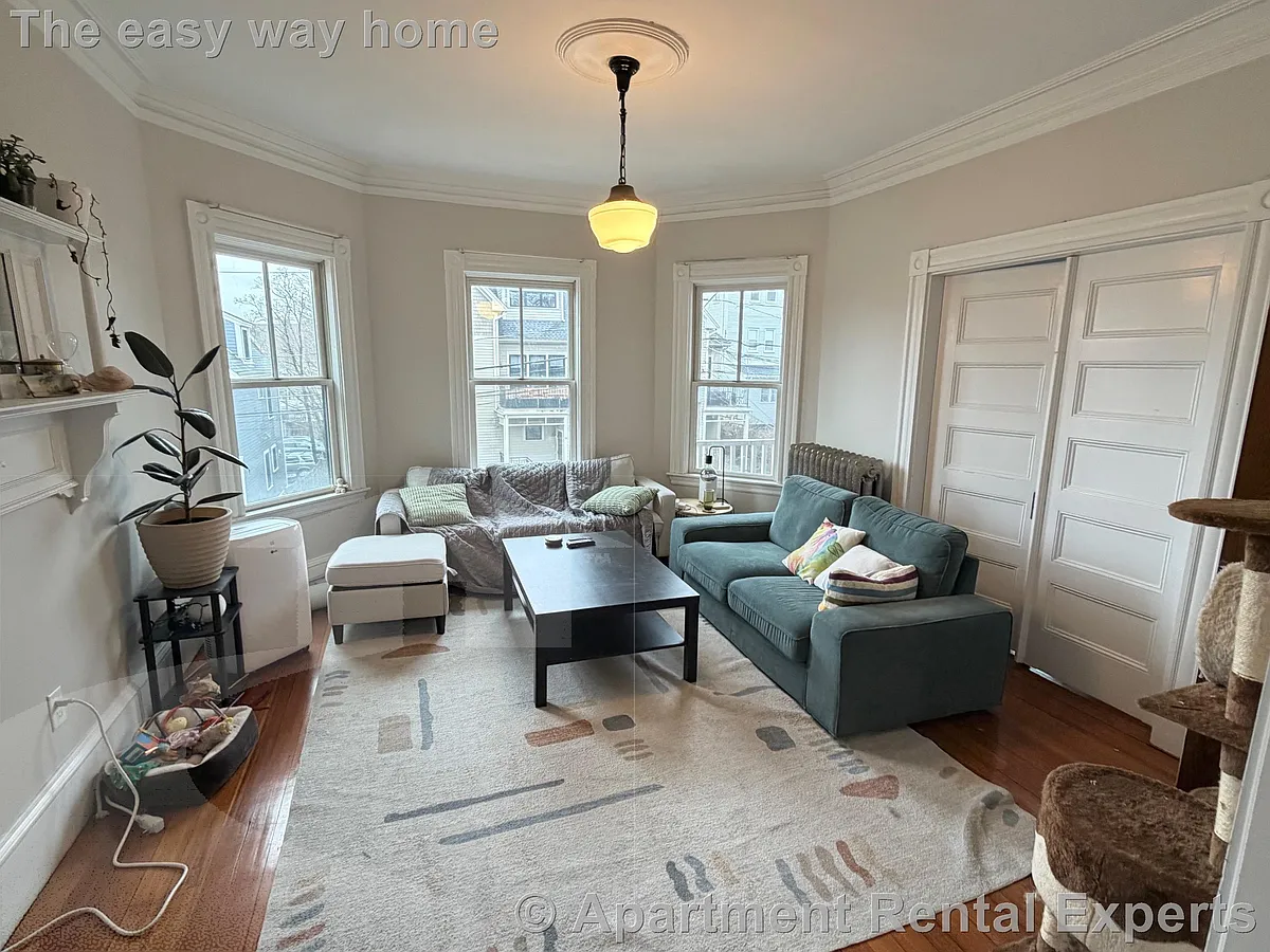 Building Photo - 15 Linden St #1