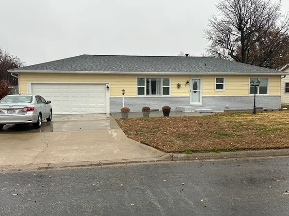 7 E Rosehill St, Marshall, MO 65340