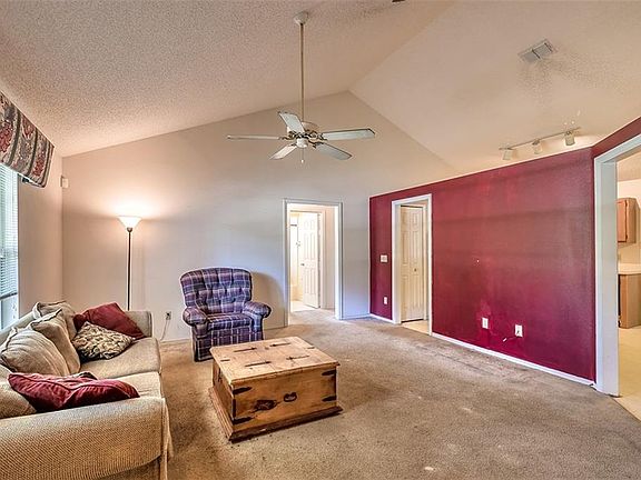 4th image of 2518 E Lake Dr