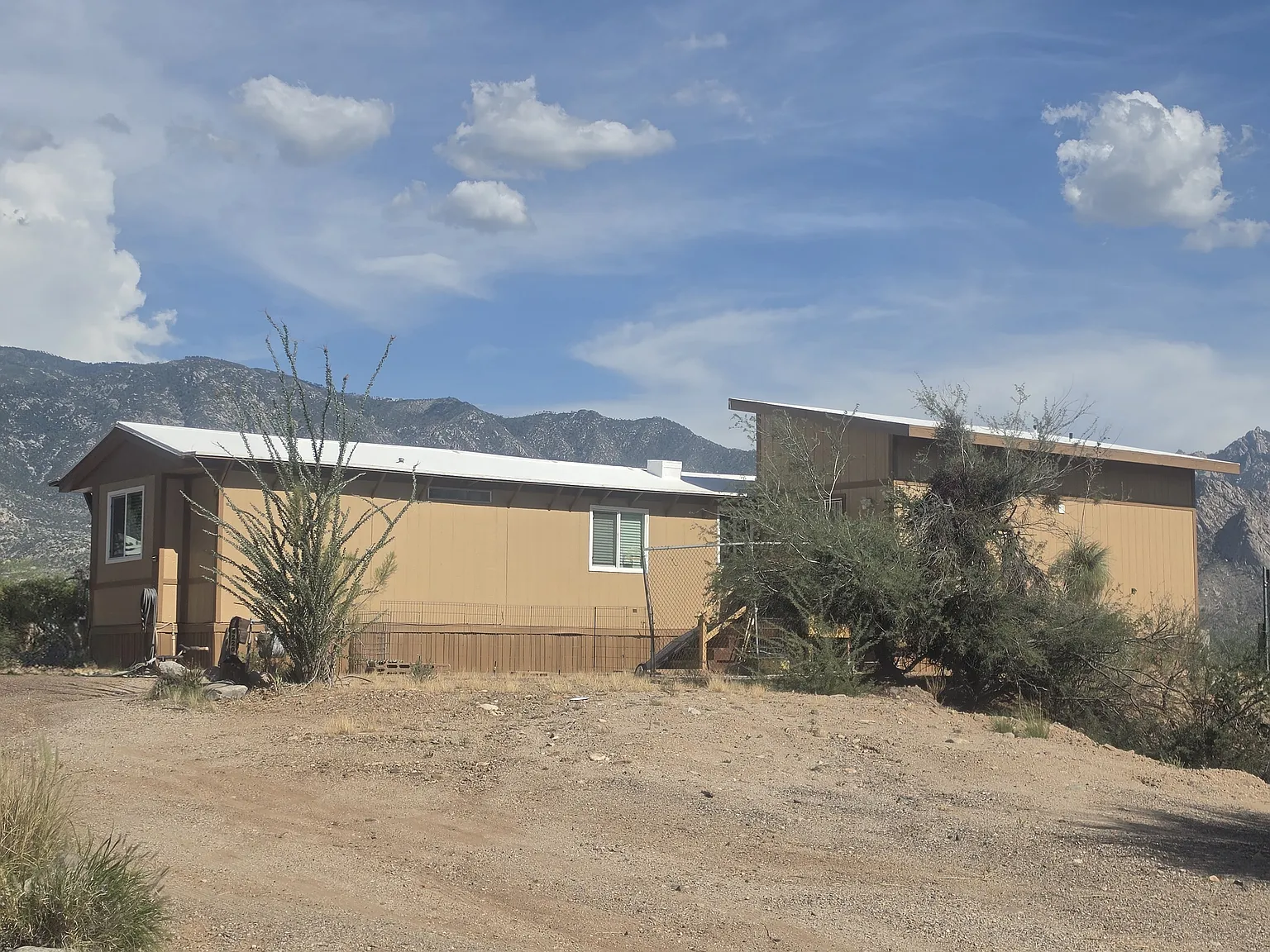 2 bed, 1200 sqft, $1,800 — Photo 1