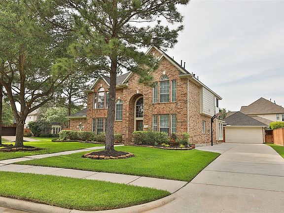 Newer roof replace in 2015 and an extended driveway with extra space for some basketball practice!