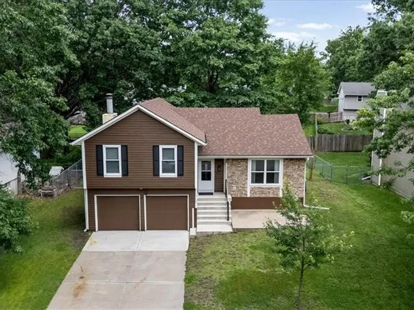 15109 S Seminole Dr, Olathe, KS 66062