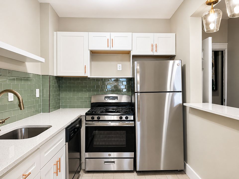 1st image of 4429 W Pine Blvd #602