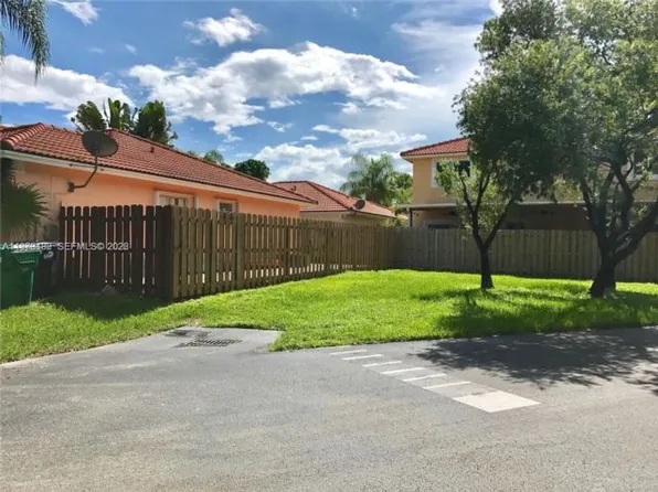 5758 NW 97th Pl, Doral, FL