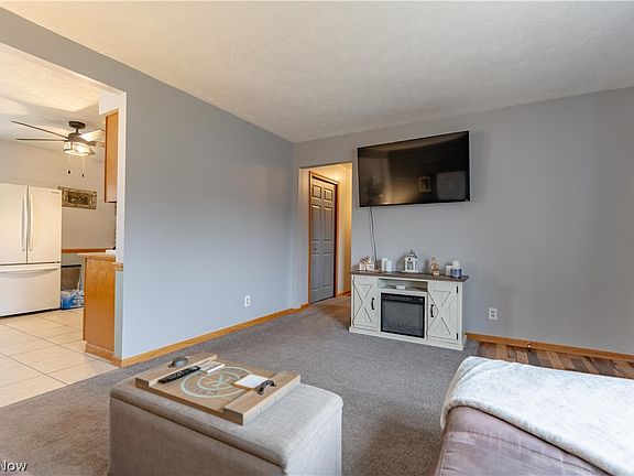 5th image of 3838 Taft Ave NE