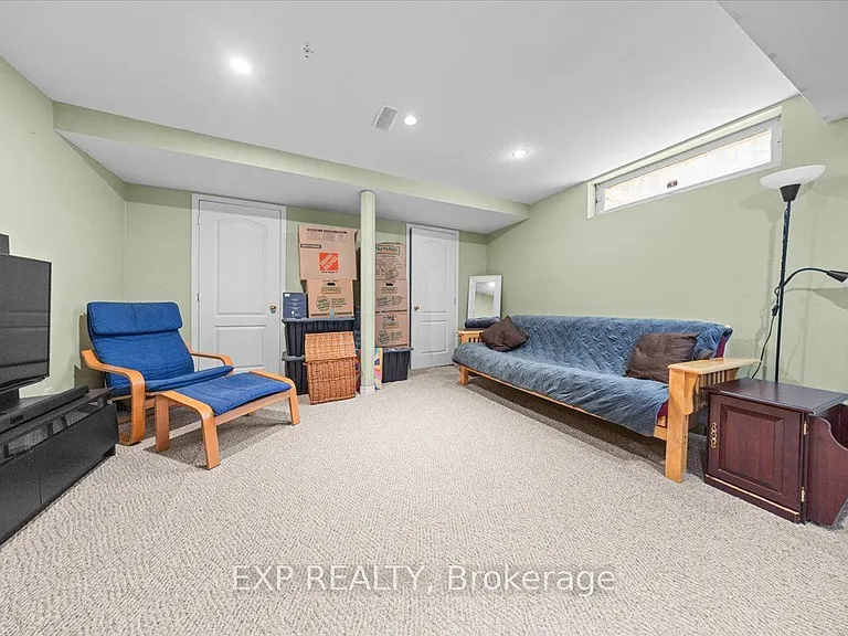 32 Flanders St — Photo 29