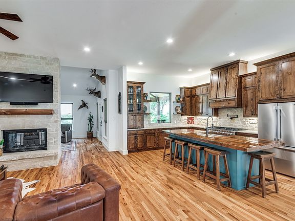 3rd image of 626 Lone Tree Rd