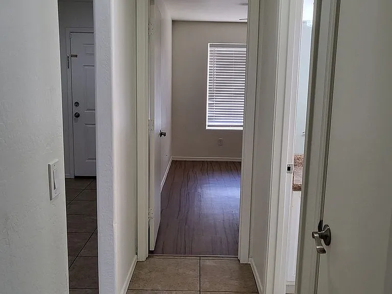 2634 E Paradise Ln — Photo 10