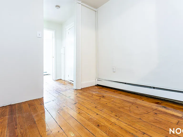 33 Montrose Ave #3T — Photo 11