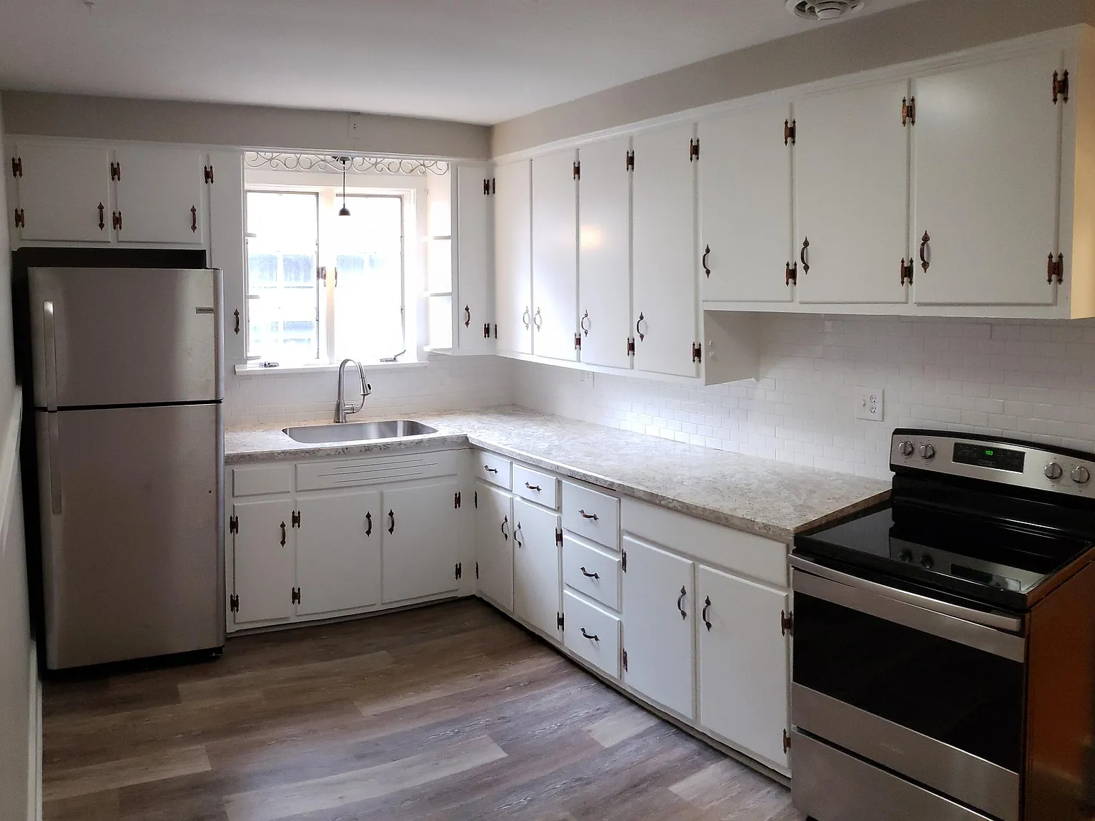 369 Park Ave — Photo 3