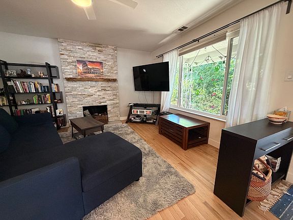 5th image of 130 Brady Ct
