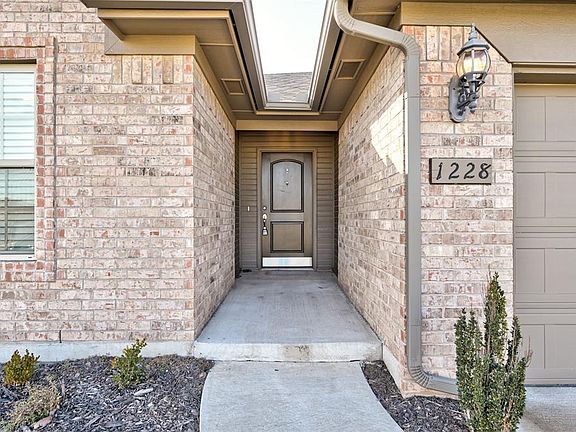 3rd image of 1228 SW 156th Ter