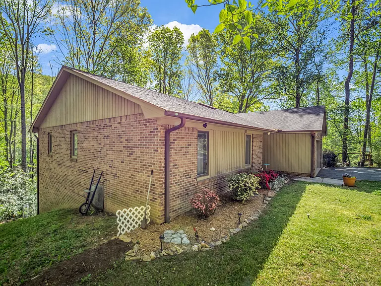 140 Ridgeview Dr — Photo 5