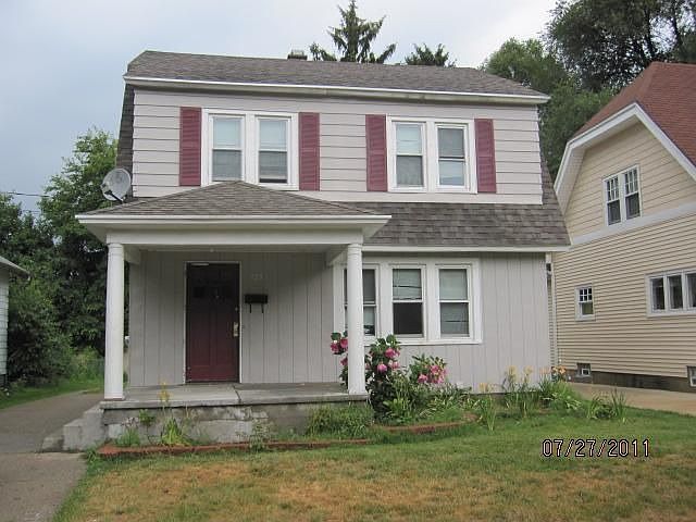2nd image of 925 Ardmore St SE