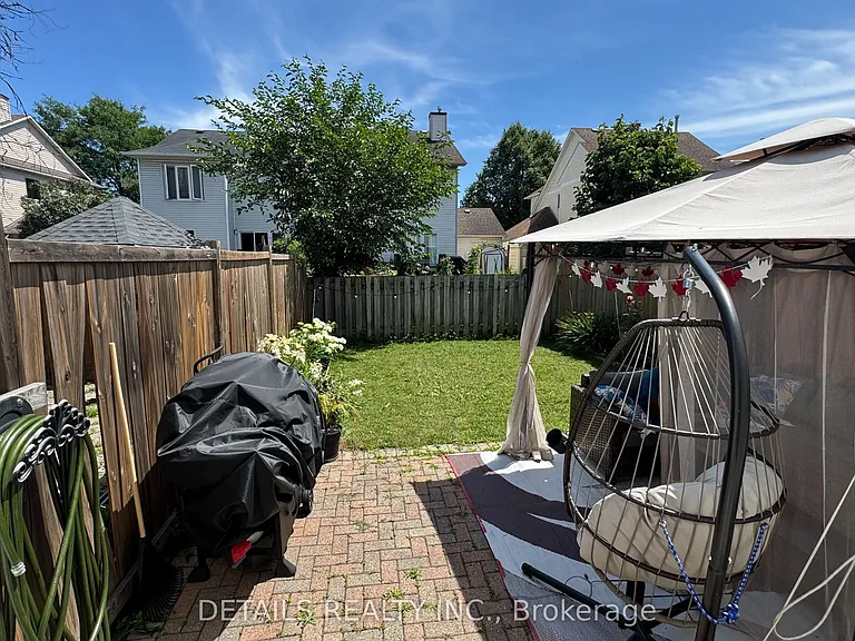 131 Markland Cres — Photo 16